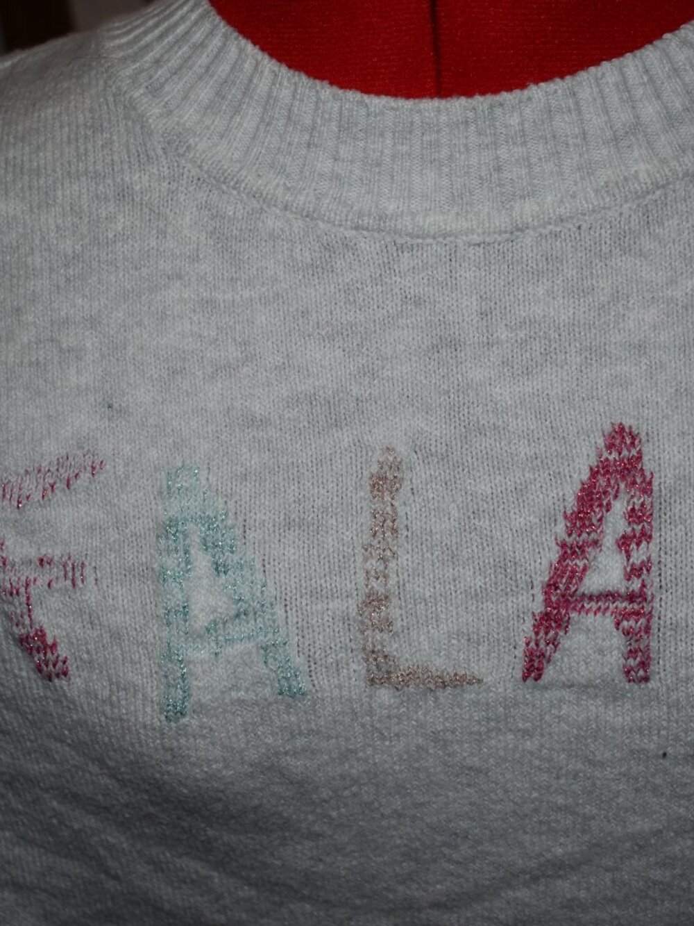 sweater - Picture 2 of 6